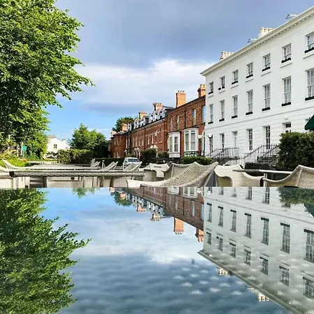 Отель Hampton 4*