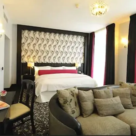 Hampton 4*