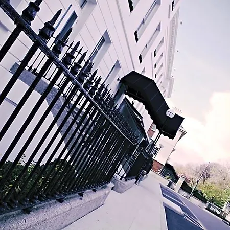 Отель Hampton 4*