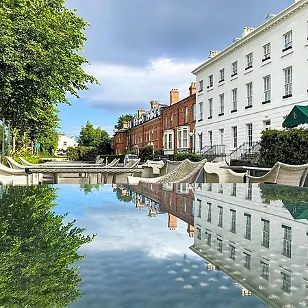 Отель Hampton 4*