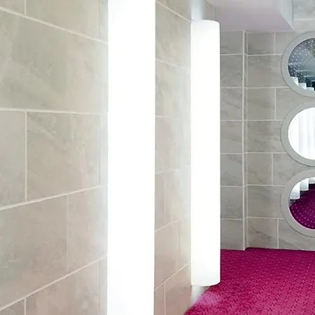 Отель Hampton 4*