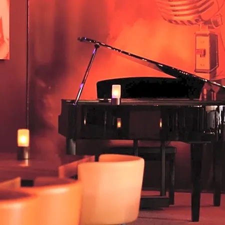 Отель Hampton 4*