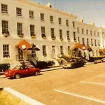 Hampton 4*