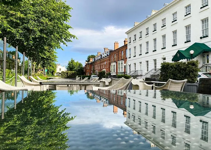 فندق Hampton 4*