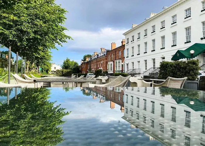 فندق Hampton 4*