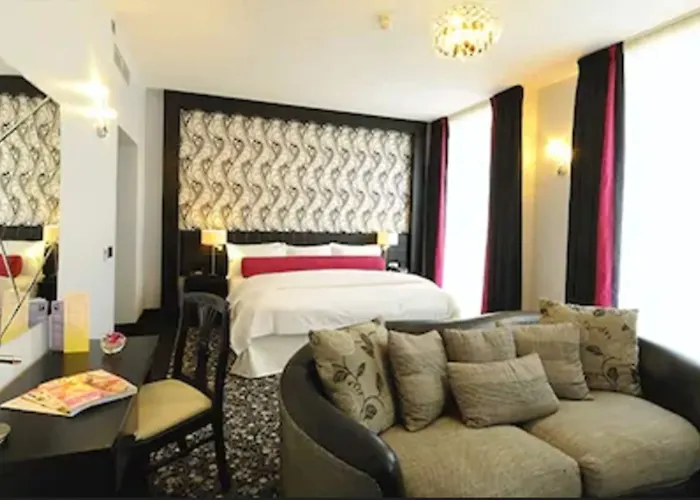 Hampton 4*