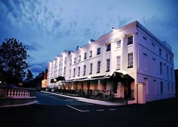 Hampton 4*