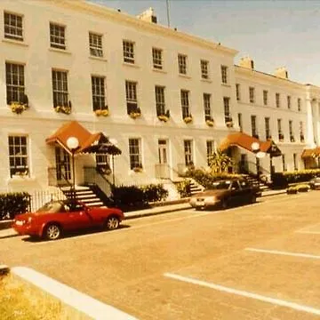 Hampton 4*